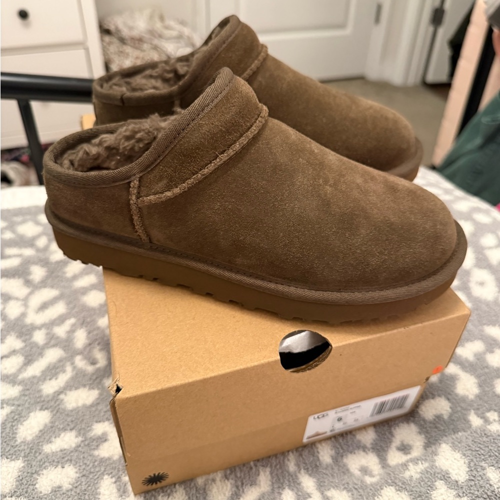 UGG Classic Slippers - Brown